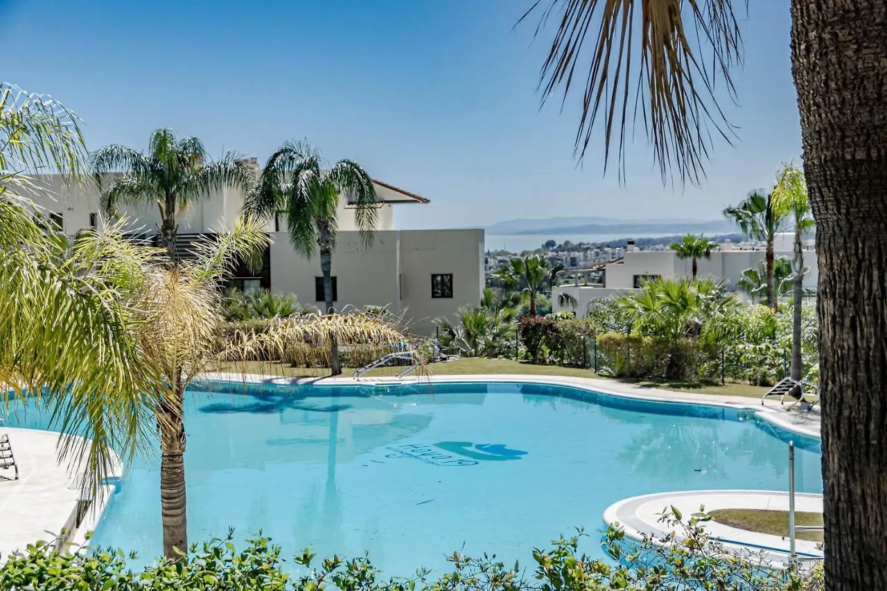 H19 - Stunning 2 Bedroom Apartment By Roomservices Estepona