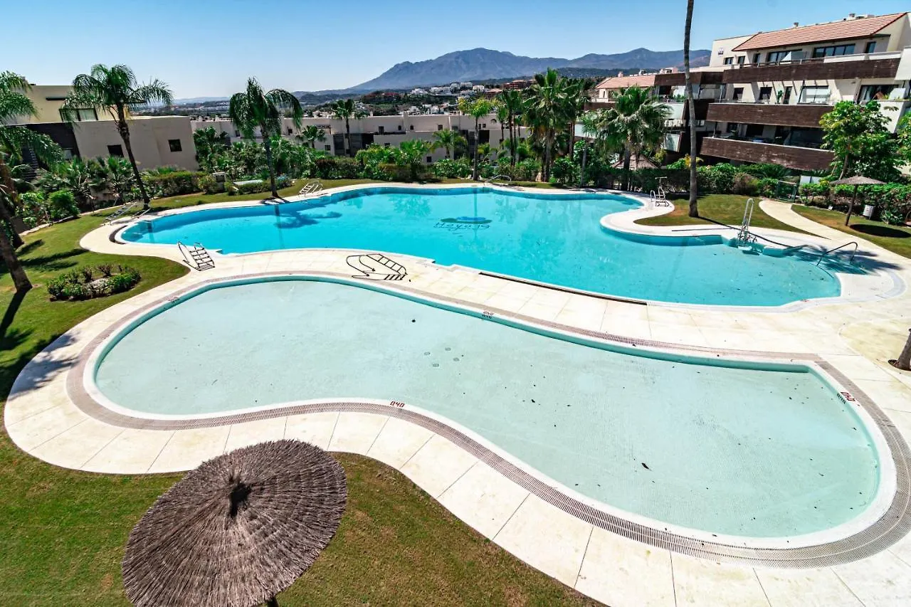 H19 - Stunning 2 Bedroom Apartment By Roomservices